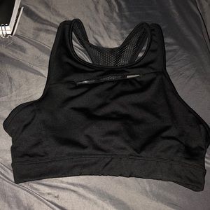 black sports bra